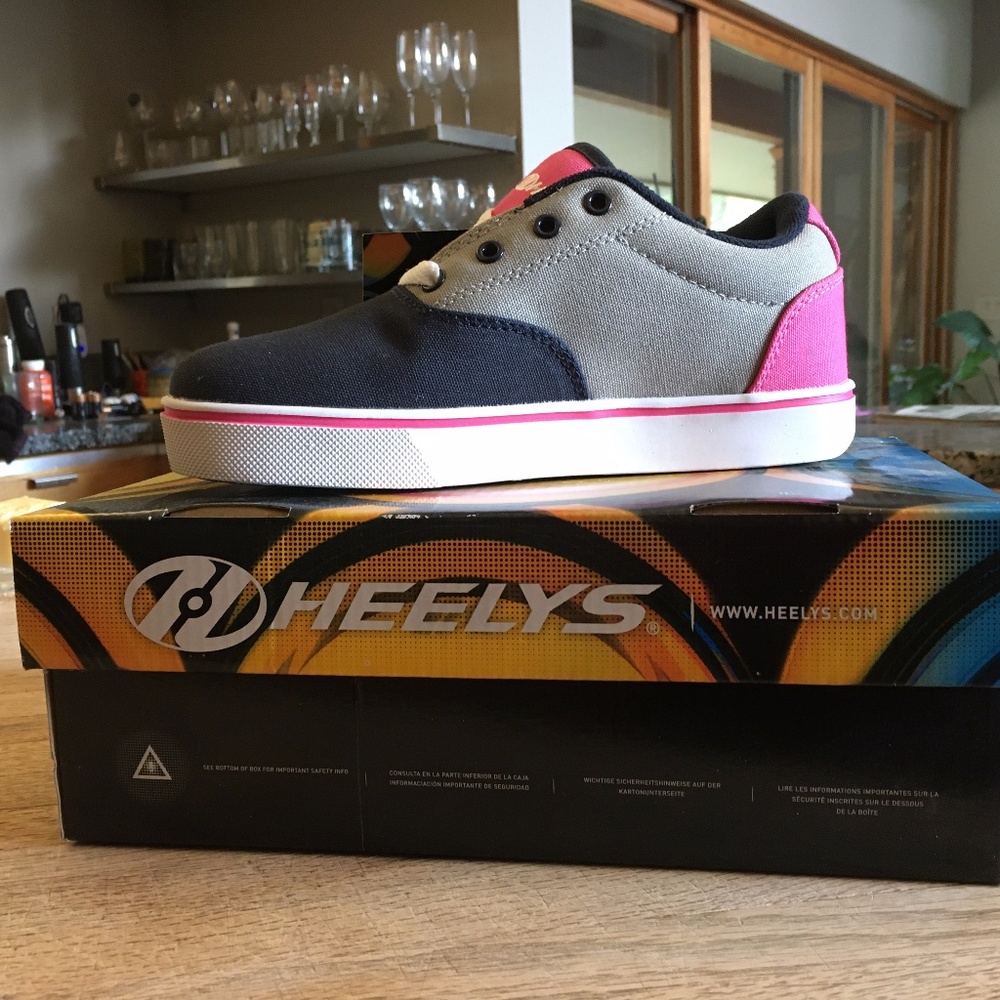 Shoes with wheels